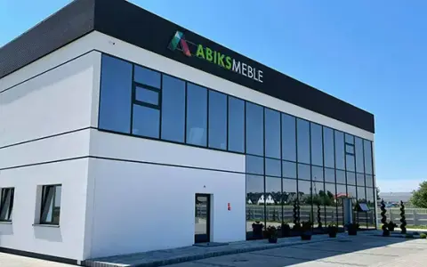 Jak wydzielić garderobę w sypialni? Praktyczne pomysły na przestrzeń