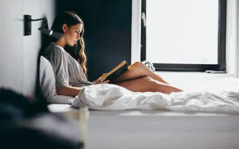 Jaka barwa światła do sypialni zapewni lepszy sen i relaks?